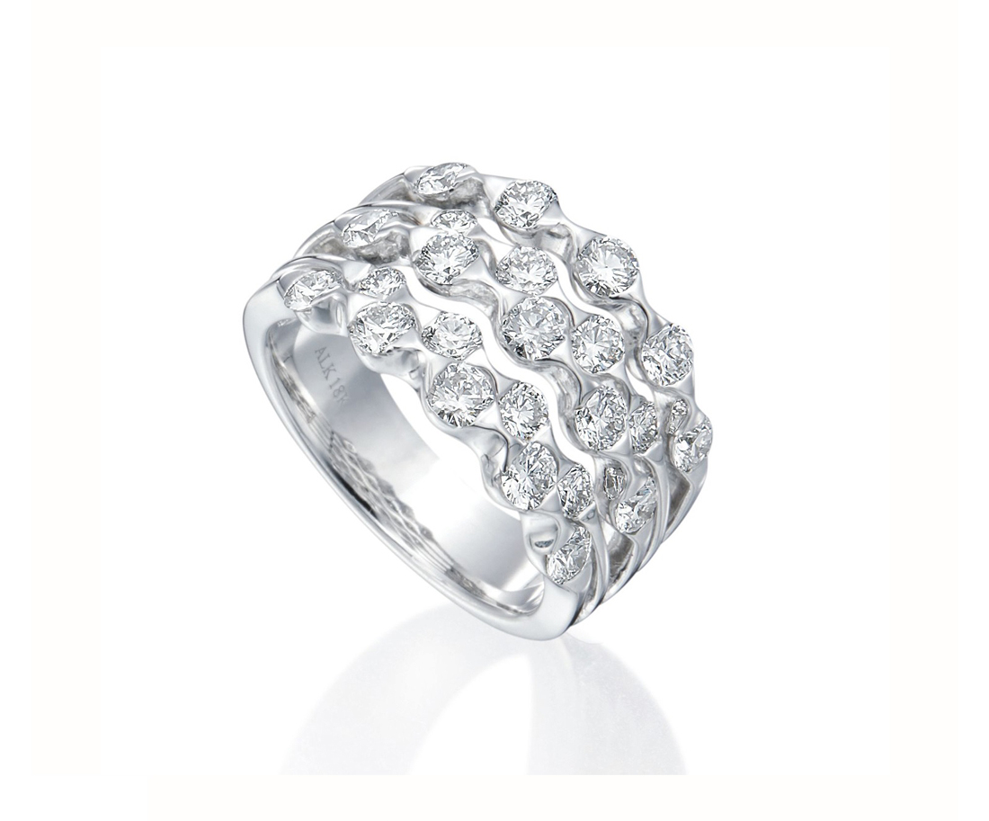 A Link 18kt white gold 5-row diamond ring ,23 white diamonds weighing 2.00 total carats